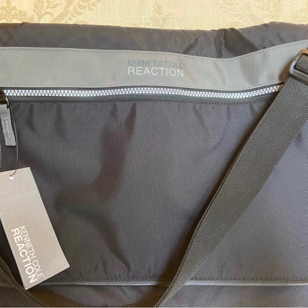 NWT Kenneth Cole Reaction Black and Gray Messenger / Laptop Bag - Picture 11 of 11